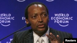 Ông Patrice Motsepe, chủ sở hữu của công ty khai khoáng Cầu vồng Châu Phi là một trong những người giàu nhất Châu Phi.