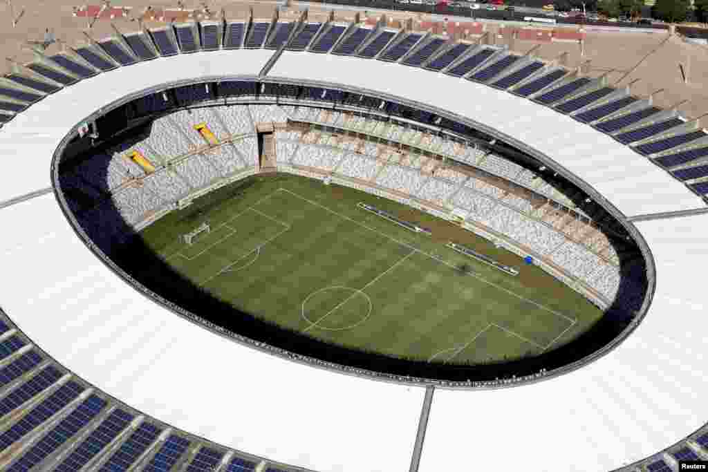 Vista área do Estádio Mineirão, um dos estádios que vai receber os jogos do Mundial de Futebol em Belo Horizonte.&nbsp; Abril 10, 2014. REUTERS/Washington Alves