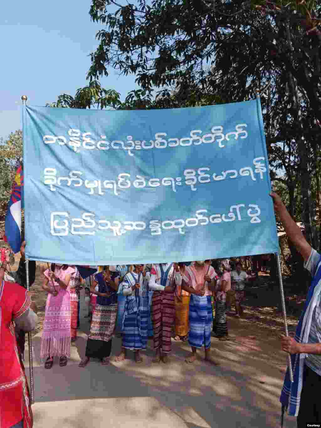 လက်နက်ကိုင်ပဋိပက္ခ အလိုမရှိကြောင်း ကရင်လူထု ဆန္ဒဖော်ထုတ်။ (ဇန်နဝါရီ ၂၄၊ ၂၀၂၁။ ဓာတ်ပုံ - စောမြအေး)