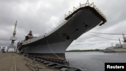 印度購買的俄羅斯改裝的蘇聯時代的一艘航母戈爾什科夫號，目前改名為維克拉瑪蒂亞號的航母，2009年7月2號停靠在北方城市阿爾漢格爾斯科的謝夫馬沙造船廠。