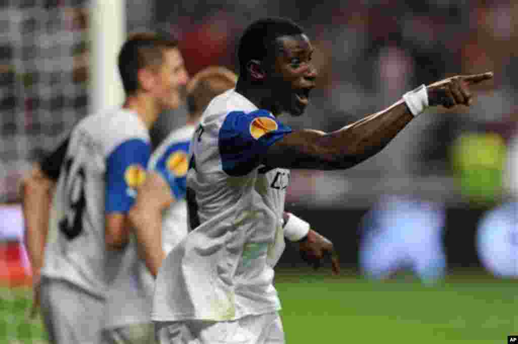 Club Brugge's Joseph Akpala, from Nigeria, celebrates after scoring the equalizer goal against Sporting Braga during their Europa League group H soccer match at the Municipal Stadium, Braga, Portugal, Thursday Sept. 29, 2011. (AP Photo/Paulo Duarte)
