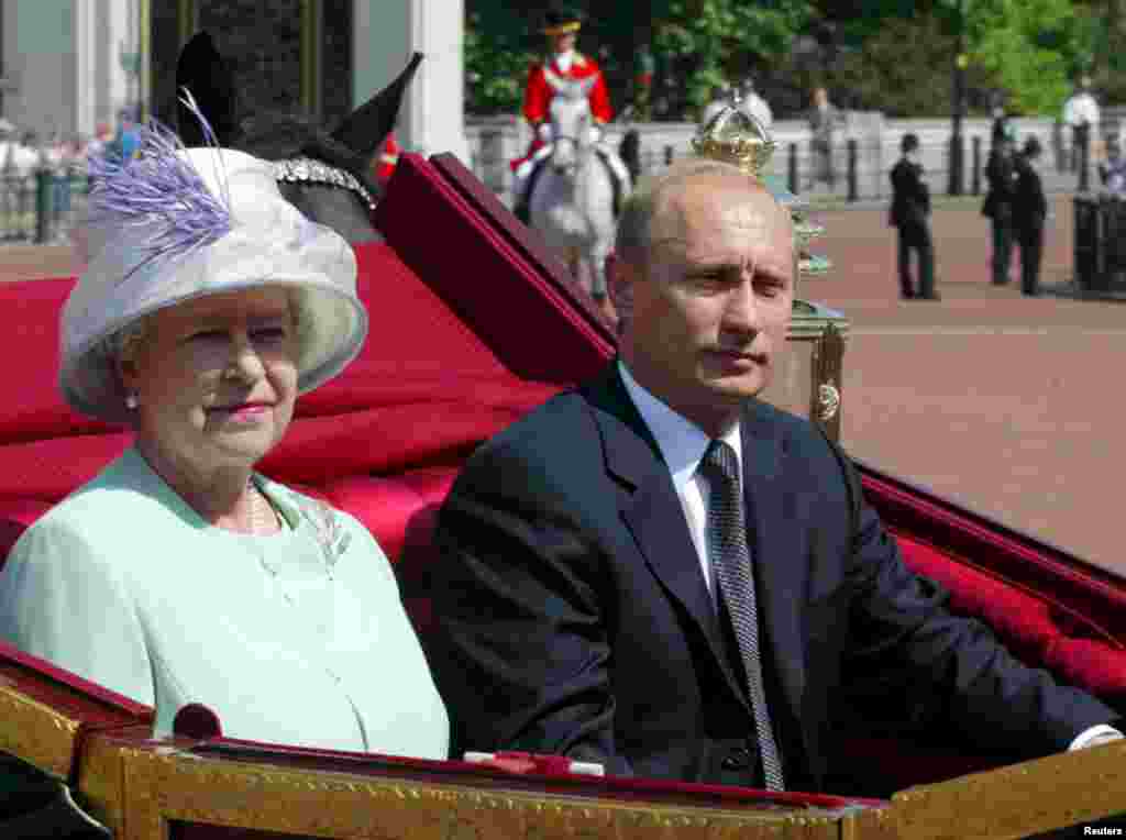 ۲۰۰۳، دیدار پوتین و ملکه الیزابت.