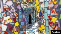 A visitor views the work of artists Gonzalo Duran and Cheri Pann at their Mosaic Tile House in Venice, California, Aug. 26, 2016. 