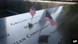 Những lá quốc kỳ được đặt ở Đài tưởng niệm Quốc gia 11/9 ở New York, ngày 10 tháng 9 năm 2016.