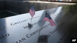 Bendera Marekani katika mnara wa kumbukumbuku ya Septemba 11, mjini New York. 