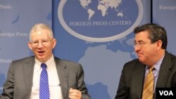 반 밴 디펜(왼쪽) 전 미 국무부 국제안보비확산 담당 수석부차관보 (자료사진)
