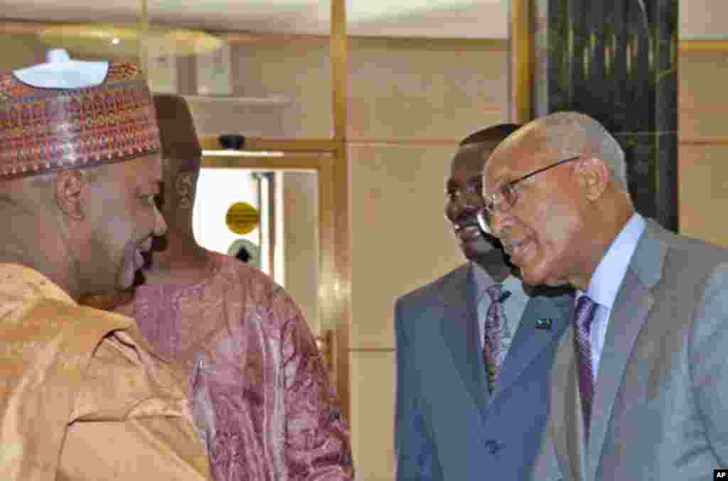 Nigerian Vice-President Namadi Sambo Visits VOA in Washington, DC