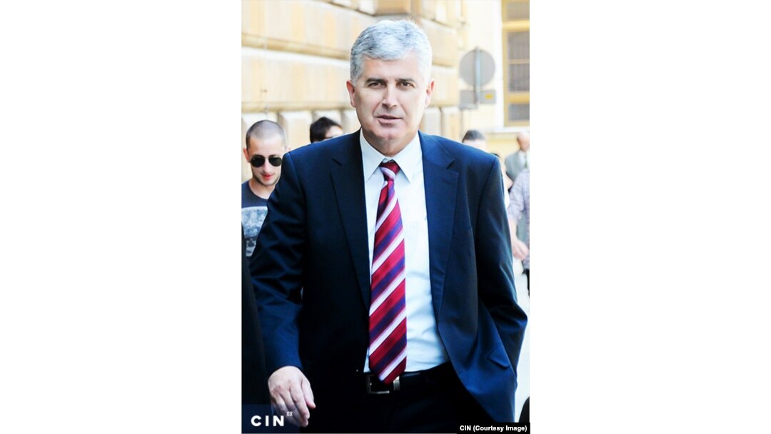 Dragan Čović je kao predsjednik HNS-a pravni zastupnik i ovlašteni potpisnik finansijskih dokumenata ovog nevladinog političkog udruženja.