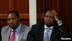 Wanasiasa wa Kenya Moses Kuria (kulia) na aliyekuwa mbunge wa kiambu Ferdinand Waititu (Kushoto) walipofikishwa mahakamani Nairobi, kwa madai ya kutoa matamshi ya uchochezi. June 14, 2016. PICHA: REUTERS