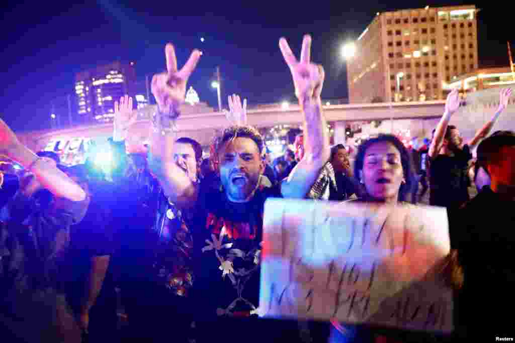 Demonstrators take over the Hollywood 101 Freeway in protest against the election of Republican Donald Trump as President of the United States in Los Angeles, California, Nov. 10, 2016. 