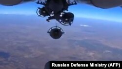 Avion russe tirant des missiles contre le groupe Etat Islamique en Syrie