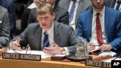 El representante alterno británico a Naciones Unidas, Jonathan Allen, habla ante el Consejo de Seguridad.