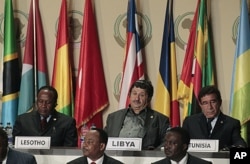 Au centre, le chef de la diplomatie libyenne à Malabo en Guinée Equatoriale, à l’occasion du 17ème sommet de l’Union Africaine.