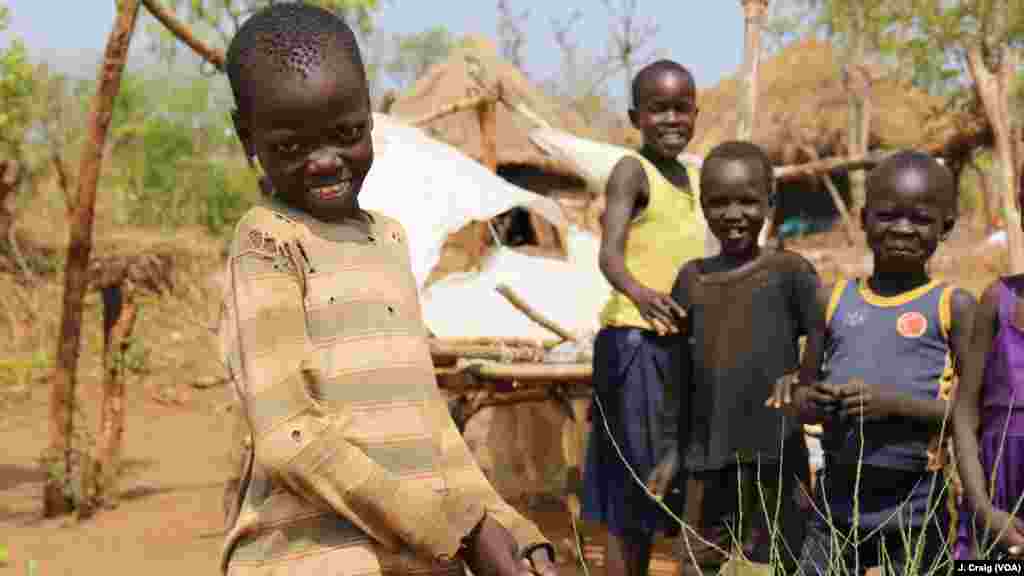 Les enfants jouent dans le centre des réfugiés de Bidibidi à Yumbe, en Ouganda, le 2 avril 2017.