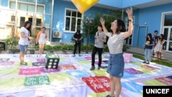 Young people play an “HIV knowledge” board game at an event to promote sexual and reproductive health among adolescents supported by the China Center for Health Education and UNICEF China.