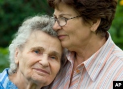 People can learn to recognize Alzheimer's early symptoms