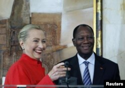 Le président Ouattara reçoit la secrétaire d'Etat Hillary Clinton à Abidjan (17 jan. 2012)