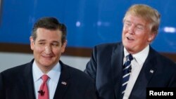 Republican U.S. presidential candidates U.S. Senator Ted Cruz (L) and real estate mogul Donald Trump take a break during a commercial during the second Republican debate of the 2016 U.S. presidential campaign at the Ronald Reagan Presidential Library in Simi Valley, California, Sept. 16, 2015.