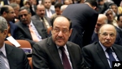 伊拉克总理马利基（中，资料照片）