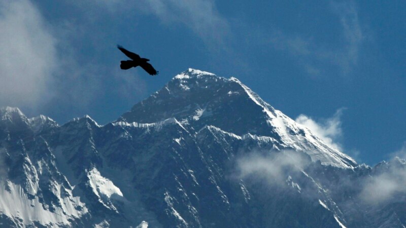 New Measurement Shows Mount Everest a Bit Higher