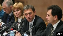 Šef Delegacije EU u Beogradu Vensan Dežer govori u prisustvu potpredsednika Vlade Srbije za evropske integracije Božidara Đelica (desno), ministarke za evropske integracije Crne Gore Gordane Đurović i ambasadora Crne Gore u Srbiji Igora Jovovića