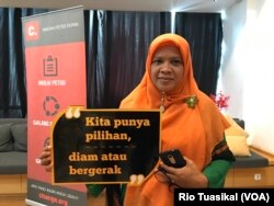 Penggagas petisi RIP Bunta Teungku Nurhayati meminta penegak hukum mengungkap dalang di balik kasus pembunuhan dan pencurian gading gajah di Aceh itu. (Foto: VOA/Rio Tuasikal)