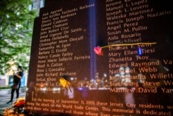 Peringatan 9/11 20 tahun serangan 11 September 2001 di New York City, seperti yang terlihat dari Exchange Place, New Jersey, AS, 11 September, 2021. (Foto: REUTERS/Eduardo Munoz)