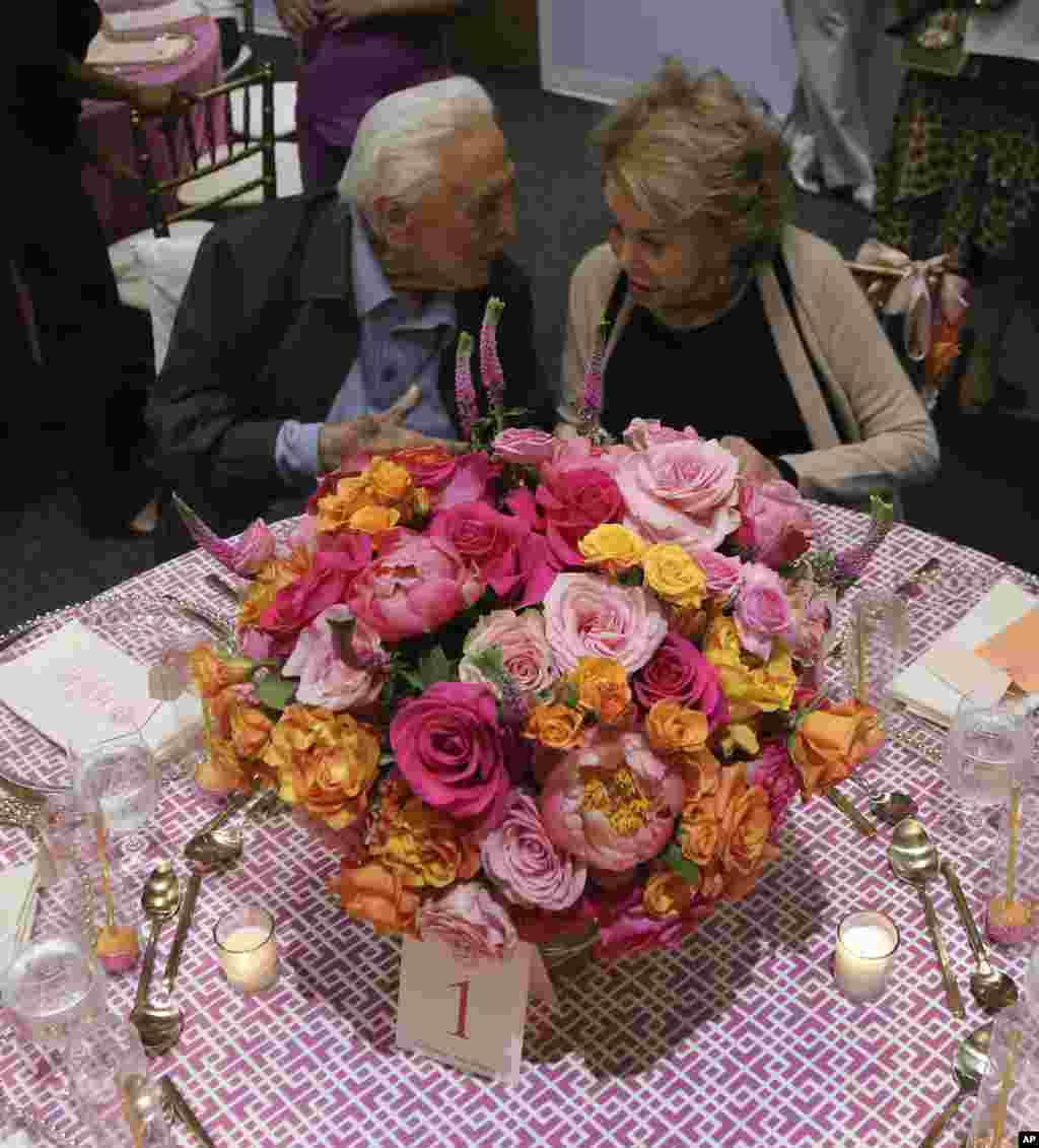 جشن تولد یکصد سالگی کرک داگلاس و شصت و سومین سالگرد ازدواجش با آنی داگلاس در لس آنجلس