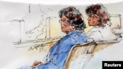 Katherine Jackson, izquierda, junto a su hija Rebbie en una recreación gráfica durante el inicio del juicio contra AEG Live el pasado mes de abril.
