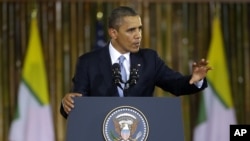 Presiden AS Barack Obama berbicara di Universitas Rangoon hari Senin (19/11). 