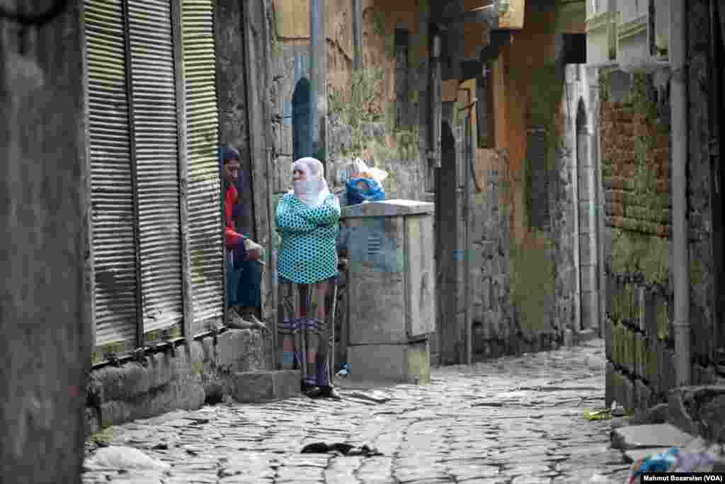 Images from the historic Sur neigborhood of Diyarbakir in southeastern Turkey after clashes between the security forces and members of the pro-Kurdish youth gangs that brought the town's economy to a standstill