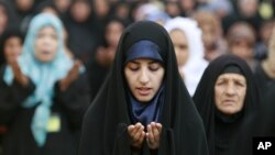Shia muslimalar hayit namozida, Bag'dod, 26-oktabr, 2012 