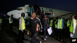 Nigerian returnees from Libya disembark from a plane upon arrival at the Murtala Muhammed International Airport in Lagos, Dec. 5, 2017. 