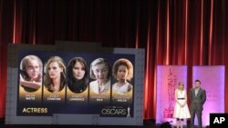 有关人士在奥斯卡奖入围名单公布仪式上宣布最佳女演员候选人
