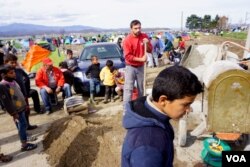 FILE - Children at Idomeni refugee camp on the Greece-Macedonia border, March 8, 2016. (Jamie Dettmer for VOA)