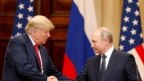 Tổng thống Mỹ Donald Trump và Tổng thống Nga Vladimir Putin bắt tay tại cuộc họp báo chung sau cuộc họp thượng đỉnh hồi tháng 7/2018 tại Phần Lan. 