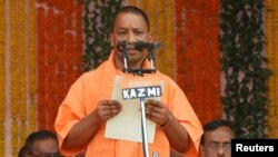  India’s ruling Bharatiya Janata Party (BJP) leader Yogi Adityanath takes the oath as the new chief minister of India’s most populous state of Uttar Pradesh during a swearing-in ceremony in Lucknow, India, March 19, 2017. 