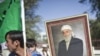 阿富汗人抗议前总统遇袭身亡