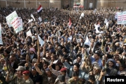 Followers of the Houthi group demonstrate in Sana'a against the Saudi-led airstrikes on Yemen, April 1, 2015.