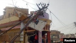 راجھستان: آندھی کے باعث کرنے والا بجلی کا کھمبا 