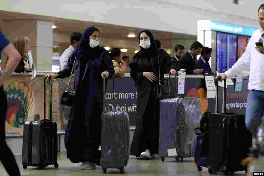 متحدہ عرب امارات میں کرونا وائرس کا کیس سامنے آنے کے بعد تمام فضائی مسافروں نے حفاظتی ماسک پہن لیے ہیں۔ عرب امارات کی وزارت صحت ملک میں کرونا وائرس کے پہلے کیس کی تصدیق کر چکی ہے۔