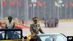 Myanmar's commander-in-chief, Gen. Min Aung Hlaing inspects officers during a parade to commemorate the Myanmar's 72nd Armed Forces Day in Naypyitaw, Myanmar, March 27, 2017. 