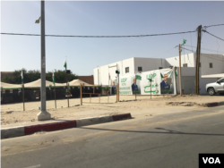 Tents for supporters of ruling party candidate Mohamed Ould Ghazouani line the streets of Nouakchott, Mauritania. (E. Sarai/ VOA)