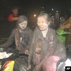 Villagers flee their homes following another eruption from Mount Merapi in Klaten, Indonesia, 05 Nov 2010