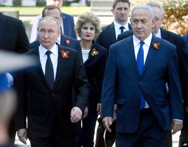 FILE - Russian President Vladimir Putin, left, and Israeli Prime Minister Benjamin Netanyahu attend a military parade in Red Square, Moscow, Russia, May 9, 2018.