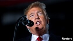 El presidente Donald Trump acusó a la prensa por "la gran furia" en el país, escribiendo en Twitter que en parte se debe a "la comunicación imprecisa e incluso fraudulenta de las noticias".