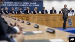 Le président français Emmanuel Macron s'exprimant à la Cour Européenne des Droits de l'Homme à Strasbourg, le 31 octobre 2017.