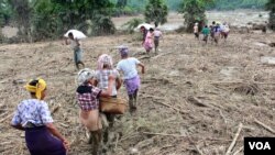 မကွေးတိုင်းဒေသကြီးရေဘေးသင့်ပြည်သူများ (ဓာတ်ပုံ - ကိုစည်သူ ဗွီအိုအေမြန်မာပိုင်းသတင်းထောက်)