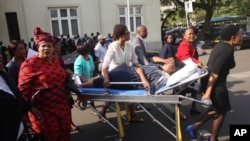 A Zimbabwe opposition member of parliament is rushed to hospital after she collapsed in parliament during the 2018 Budget presentation in Harare, Nov. 22, 2018. 