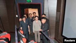 북한 김정은 국방위원회 제1위원장이 능라인민유원지 유희장에 새로 건설한 입체율동영화관과 전자오락관을 돌아봤다고 15일 노동신문이 전했다.